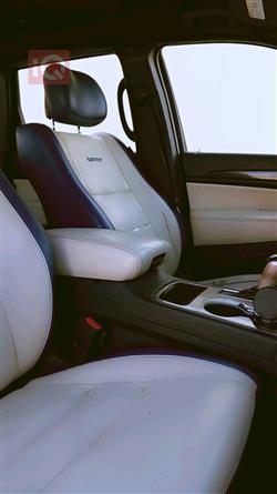 جیپ گراند شیرۆکی